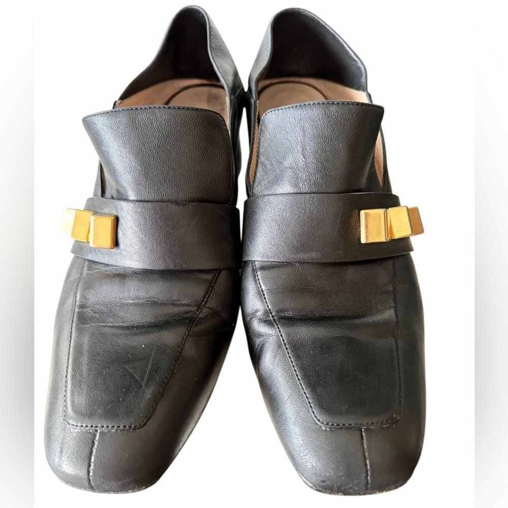 Stuart Weitzman Leather Wylie Pyramid
Loafers Black/Gold Accent Size 7.5.